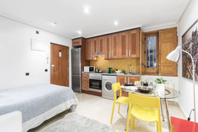 Fuencarral Apartments by FlatSweetHome