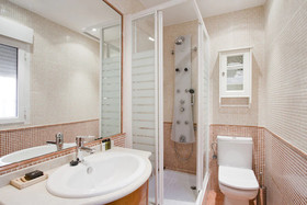 Fuencarral Apartments by FlatSweetHome