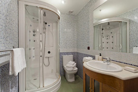 Fuencarral Apartments by FlatSweetHome