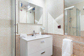 Fuencarral Apartments by FlatSweetHome