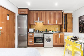 Fuencarral Apartments by FlatSweetHome