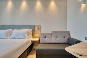 Holiday Inn Express Madrid Airport