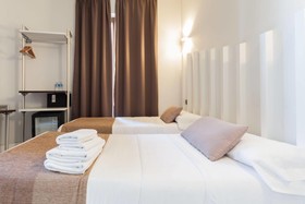 Hostal Gran Via 44