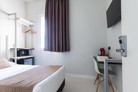 Hostal Gran Via 44