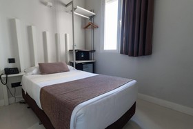 Hostal Gran Via 44