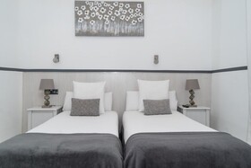 Hostal Madrid Gran Via 63