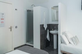 Hostal Madrid Gran Via 63