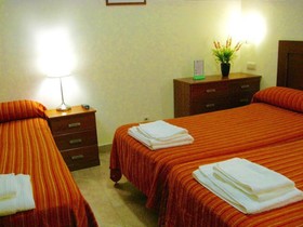 Hostal Tirso Plaza