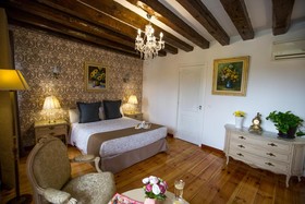 Oriente Palace Apartments