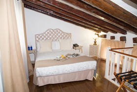 Oriente Palace Apartments