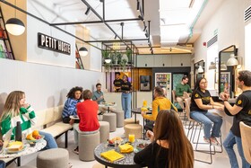 Petit Hostel Palacio Real