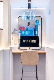 Petit Hostel Palacio Real