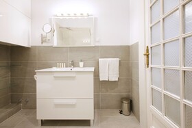 Reina Sofía Boutique by Madflats Collection