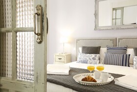 Reina Sofía Boutique by Madflats Collection