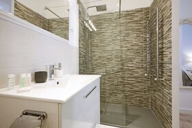 Reina Sofía Boutique by Madflats Collection