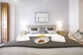 Reina Sofía Boutique by Madflats Collection
