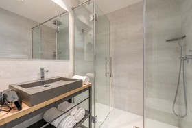 Kyrat Amarac Suites