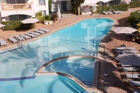 La Pérgola Aparthotel