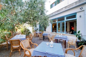 Paris Hostal
