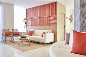 Universal Hotel Perla