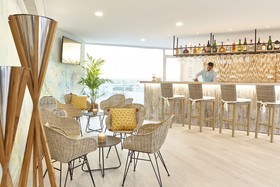 Universal Hotel Perla