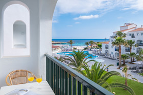 FERGUS Style Carema Beach