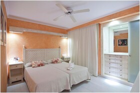 Royal Son Bou Family Club