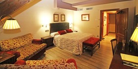 SNÖ Villa de Sallent 4*