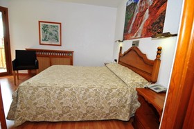 Hotel Petit Lacreu
