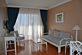 La Quinta Park Suites