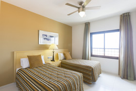 Ona Hollywood Mirage