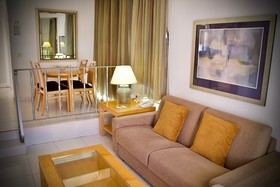 Ona Hollywood Mirage