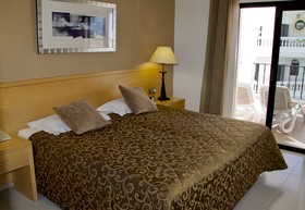 Ona Hollywood Mirage