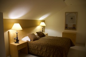 Ona Hollywood Mirage