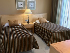 Ona Hollywood Mirage