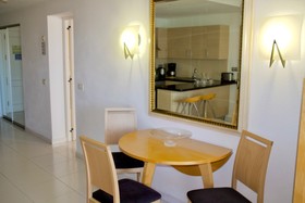 Ona Hollywood Mirage