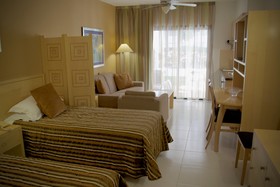 Ona Hollywood Mirage