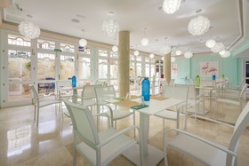 Klayman Olivina Aparthotel