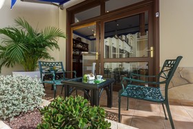 Klayman Olivina Aparthotel