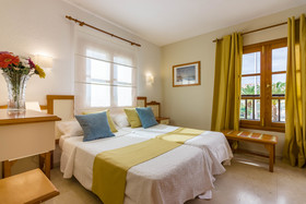 Klayman Olivina Aparthotel