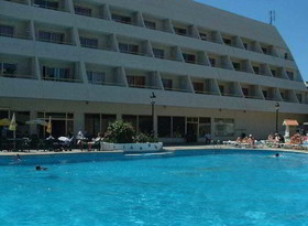 Las Piramides Resort