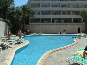 Las Piramides Resort