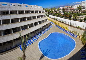 Las Piramides Resort