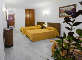 Las Piramides Resort