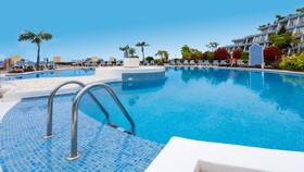 Coral La Quinta Park Suites