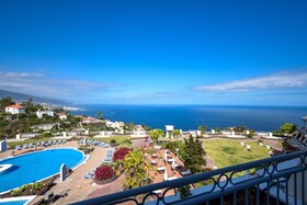 Coral La Quinta Park Suites