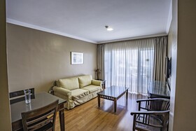 Coral La Quinta Park Suites