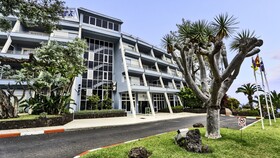 Coral La Quinta Park Suites