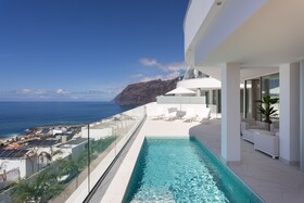 Crystal Luxury Apartments