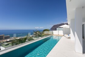 Crystal Luxury Apartments